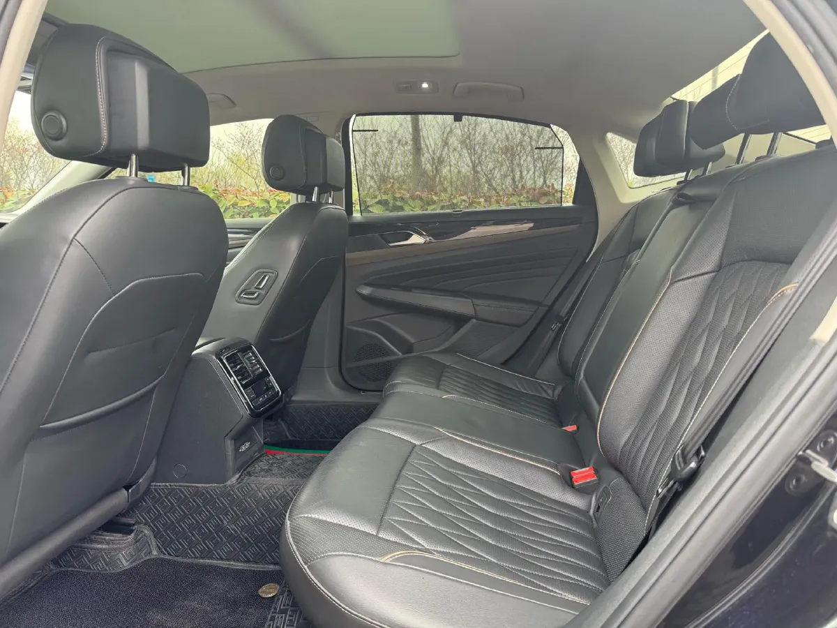 2019 Volvo V40 1.5T 152HP L4 6AT,autocango,china used car exporter,china ev exporter,chinese used car exporter,chinese used ev exporter