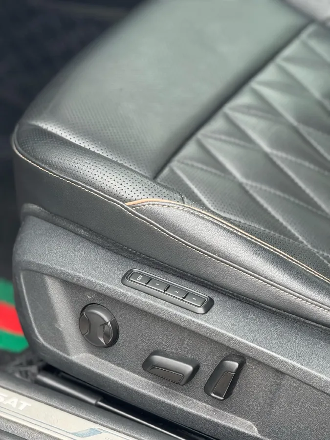 2019 Volvo V40 1.5T 152HP L4 6AT,autocango,china used car exporter,china ev exporter,chinese used car exporter,chinese used ev exporter