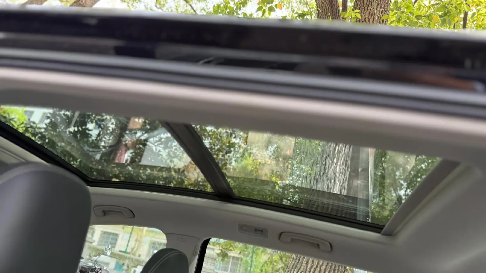 2024 Volkswagen Tiguan L 2.0T 186HP L4 7DCT,autocango,china used car exporter,china ev exporter,chinese used car exporter,chinese used ev exporter