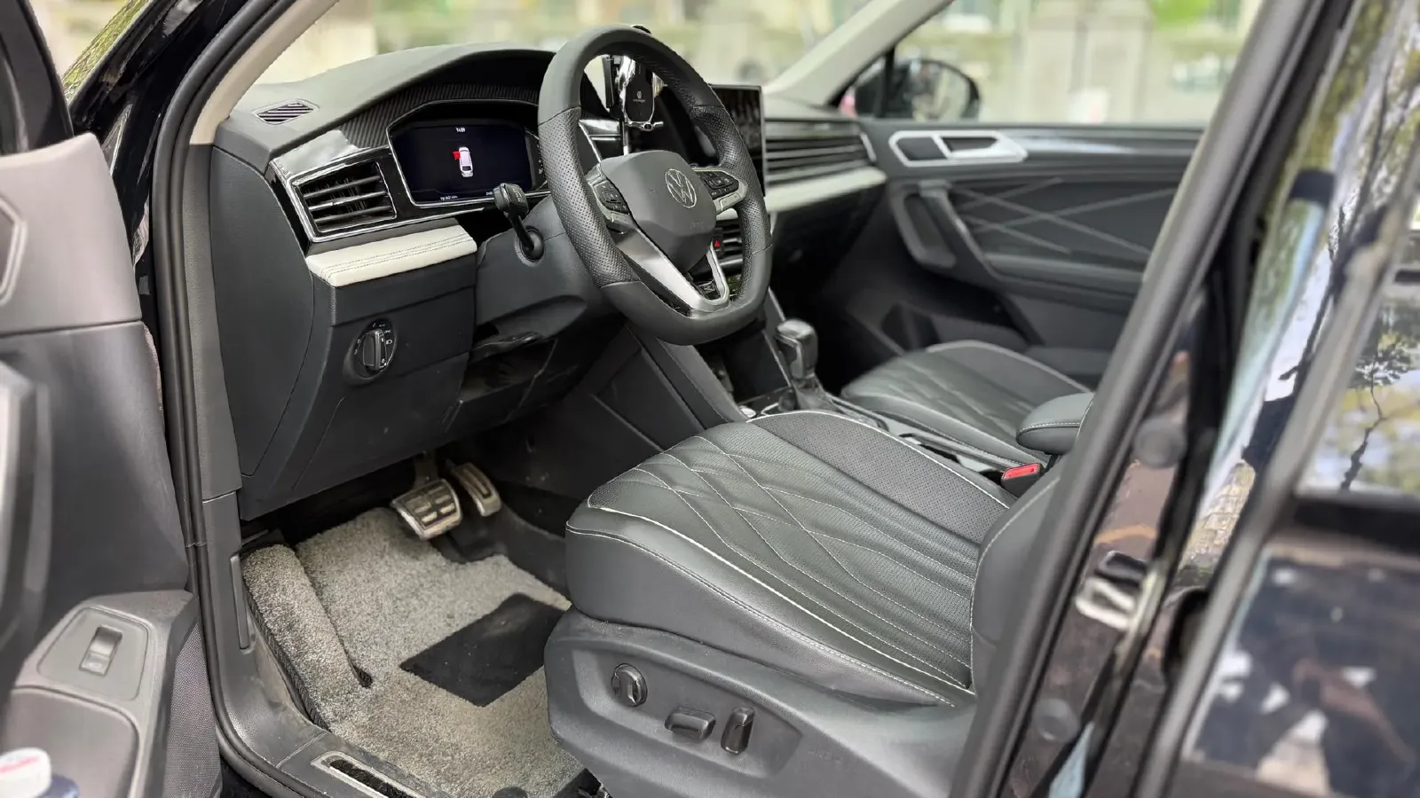 2024 Volkswagen Tiguan L 2.0T 186HP L4 7DCT,autocango,china used car exporter,china ev exporter,chinese used car exporter,chinese used ev exporter