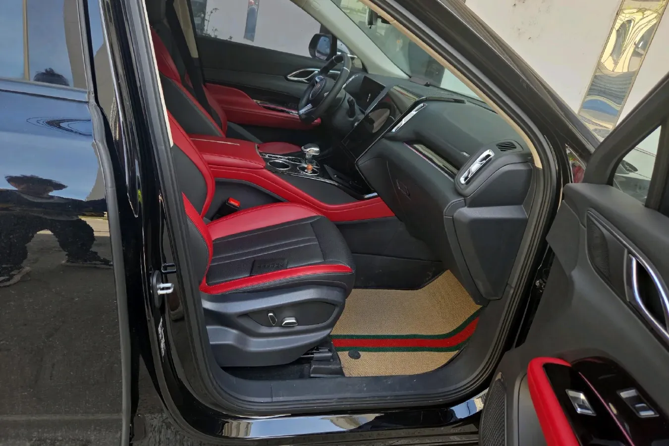 2024 HongQi HS3 1.5T 169HP L4 7DCT,autocango,china used car exporter,china ev exporter,chinese used car exporter,chinese used ev exporter