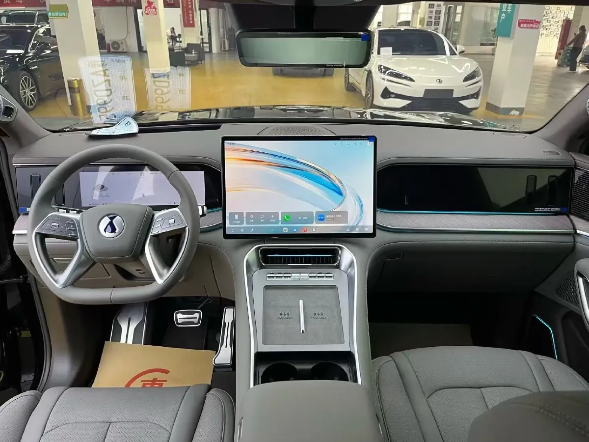 2025 Denza DenzaN9 2.0T 207HP L4 E-CVT PHEV,autocango,china used car exporter,china ev exporter,chinese used car exporter,chinese used ev exporter