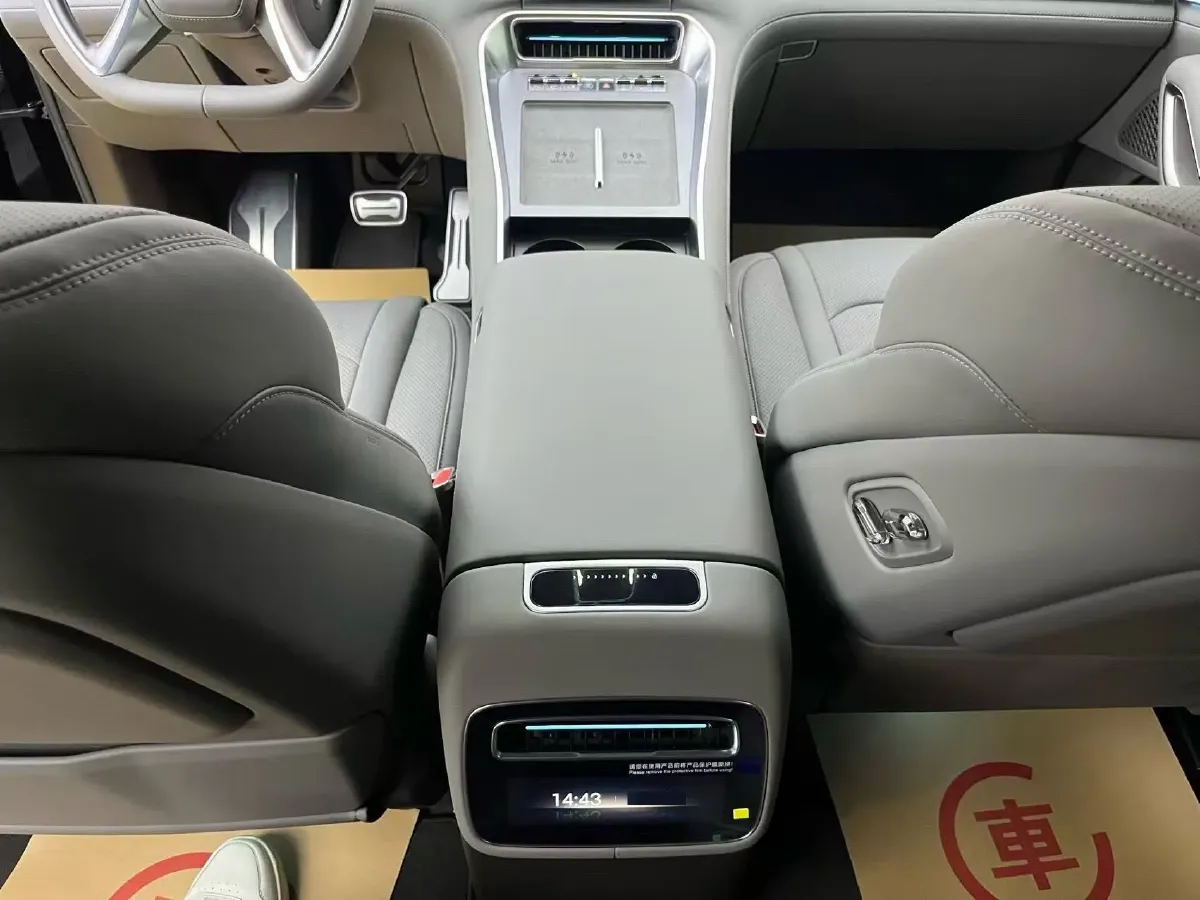 2025 Denza DenzaN9 2.0T 207HP L4 E-CVT PHEV,autocango,china used car exporter,china ev exporter,chinese used car exporter,chinese used ev exporter