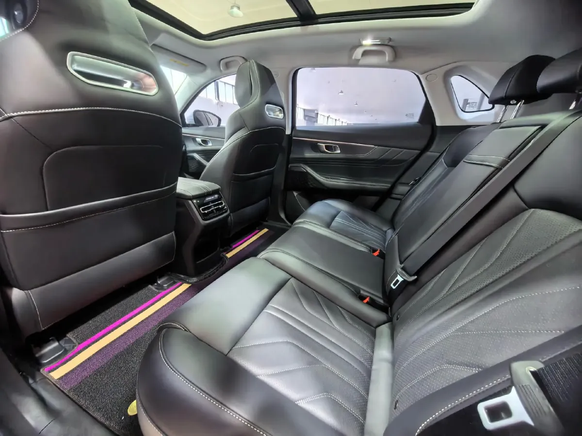 2024 ChangAn UNI-K 2.0T 233HP L4 8AT,autocango,china used car exporter,china ev exporter,chinese used car exporter,chinese used ev exporter