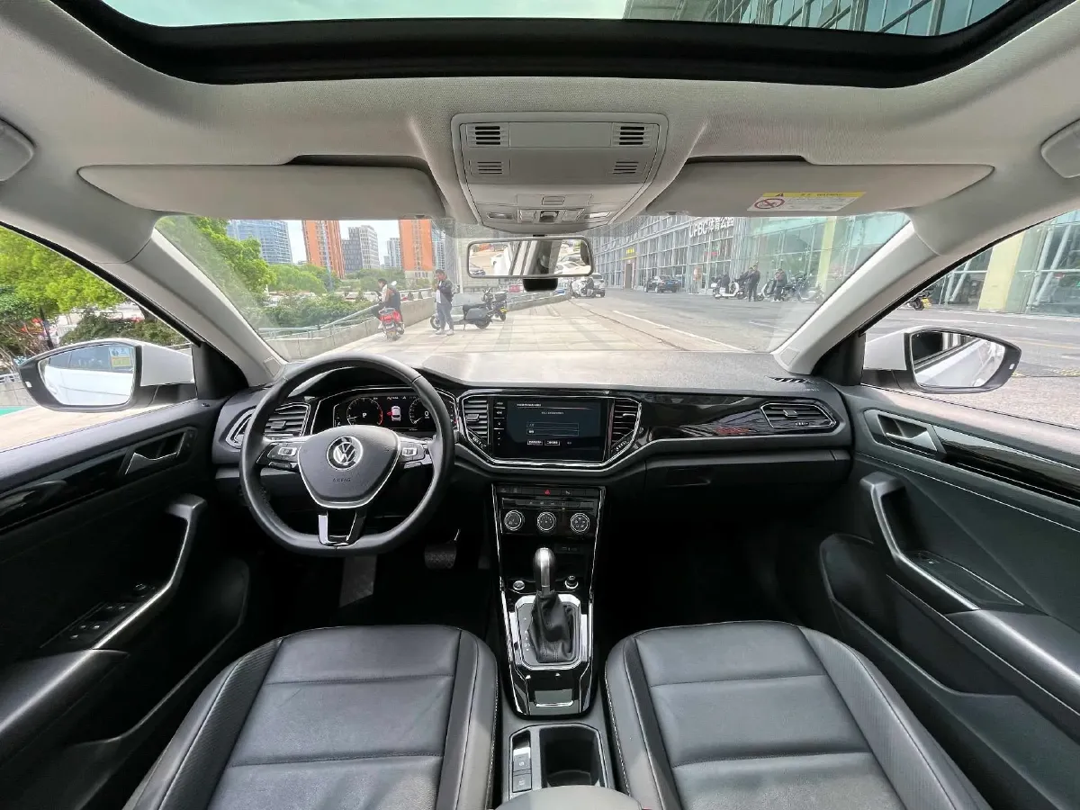 2022 Volkswagen T-Roc 1.4T 150HP L4 7DCT,autocango,china used car exporter,china ev exporter,chinese used car exporter,chinese used ev exporter