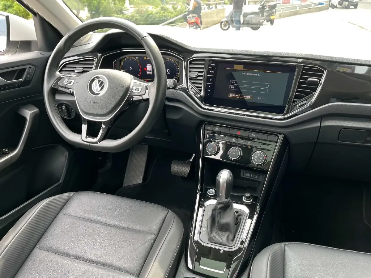 2022 Volkswagen T-Roc 1.4T 150HP L4 7DCT,autocango,china used car exporter,china ev exporter,chinese used car exporter,chinese used ev exporter