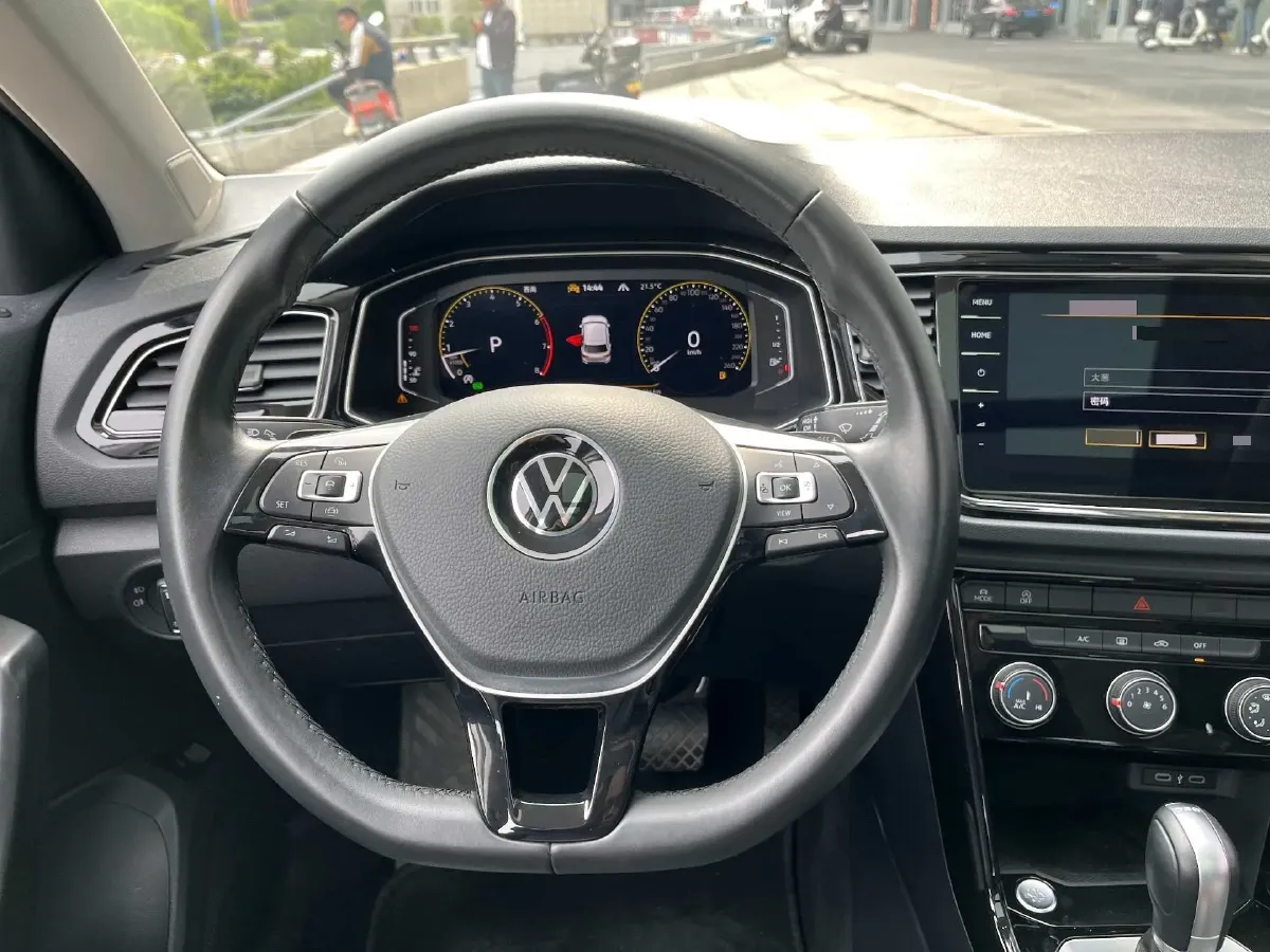 2022 Volkswagen T-Roc 1.4T 150HP L4 7DCT,autocango,china used car exporter,china ev exporter,chinese used car exporter,chinese used ev exporter