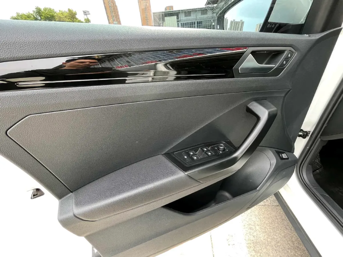 2022 Volkswagen T-Roc 1.4T 150HP L4 7DCT,autocango,china used car exporter,china ev exporter,chinese used car exporter,chinese used ev exporter