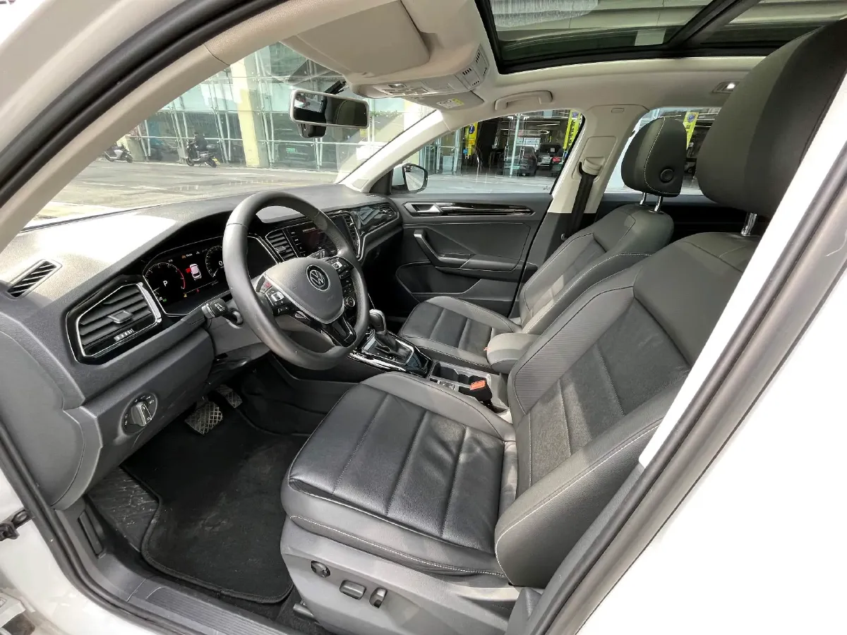 2022 Volkswagen T-Roc 1.4T 150HP L4 7DCT,autocango,china used car exporter,china ev exporter,chinese used car exporter,chinese used ev exporter