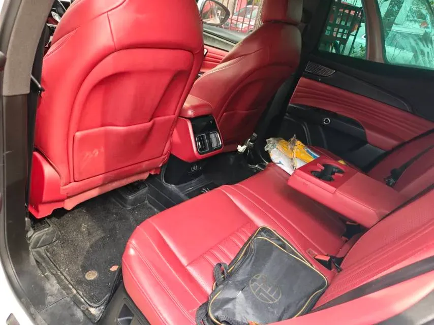 2022 Maserati Levante 2.0T 330HP L4 8AT,autocango,china used car exporter,china ev exporter,chinese used car exporter,chinese used ev exporter