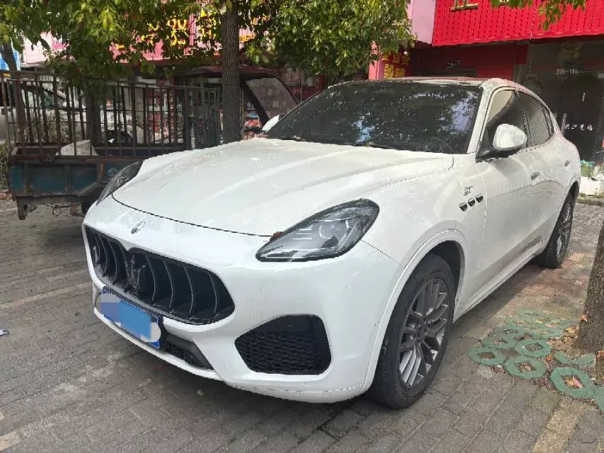 2022 Maserati Levante 2.0T 330HP L4 8AT,autocango,china used car exporter,china ev exporter,chinese used car exporter,chinese used ev exporter