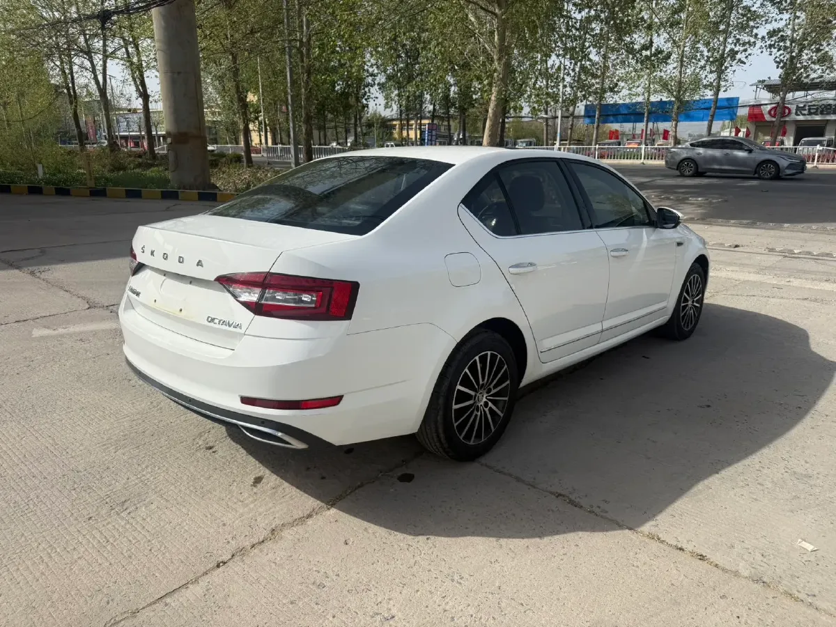 2020 Skoda Octavia 1.5L 113HP L4 6AT,autocango,china used car exporter,china ev exporter,chinese used car exporter,chinese used ev exporter