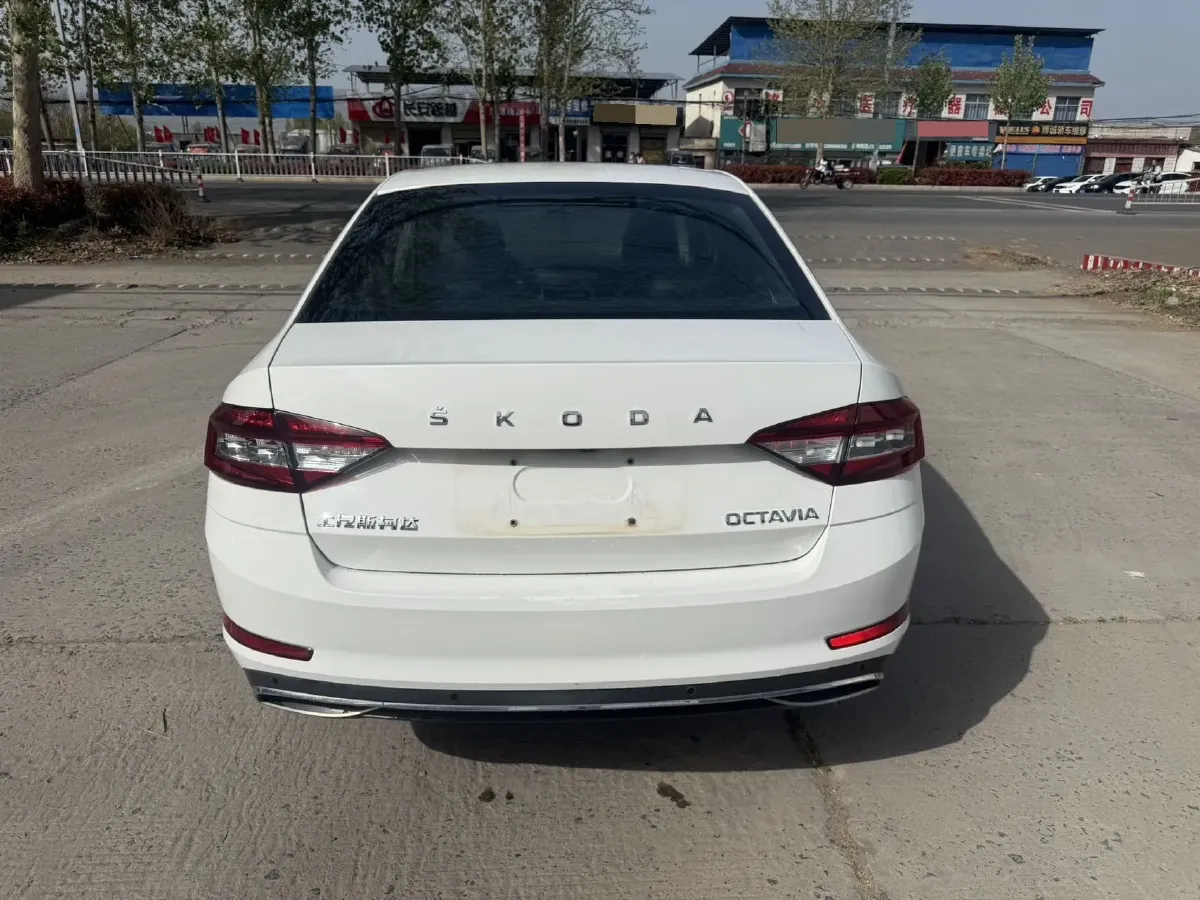 2020 Skoda Octavia 1.5L 113HP L4 6AT,autocango,china used car exporter,china ev exporter,chinese used car exporter,chinese used ev exporter