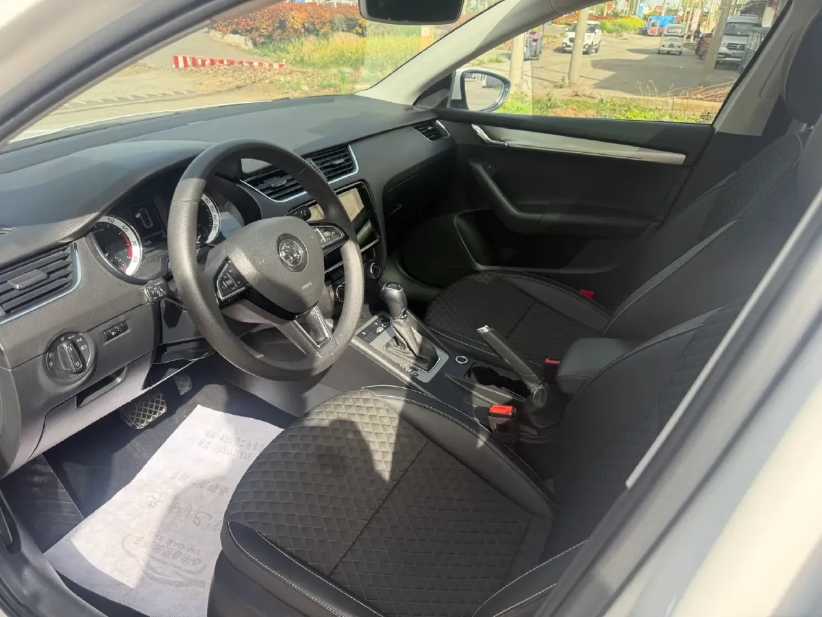 2020 Skoda Octavia 1.5L 113HP L4 6AT,autocango,china used car exporter,china ev exporter,chinese used car exporter,chinese used ev exporter