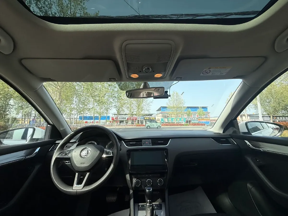 2020 Skoda Octavia 1.5L 113HP L4 6AT,autocango,china used car exporter,china ev exporter,chinese used car exporter,chinese used ev exporter