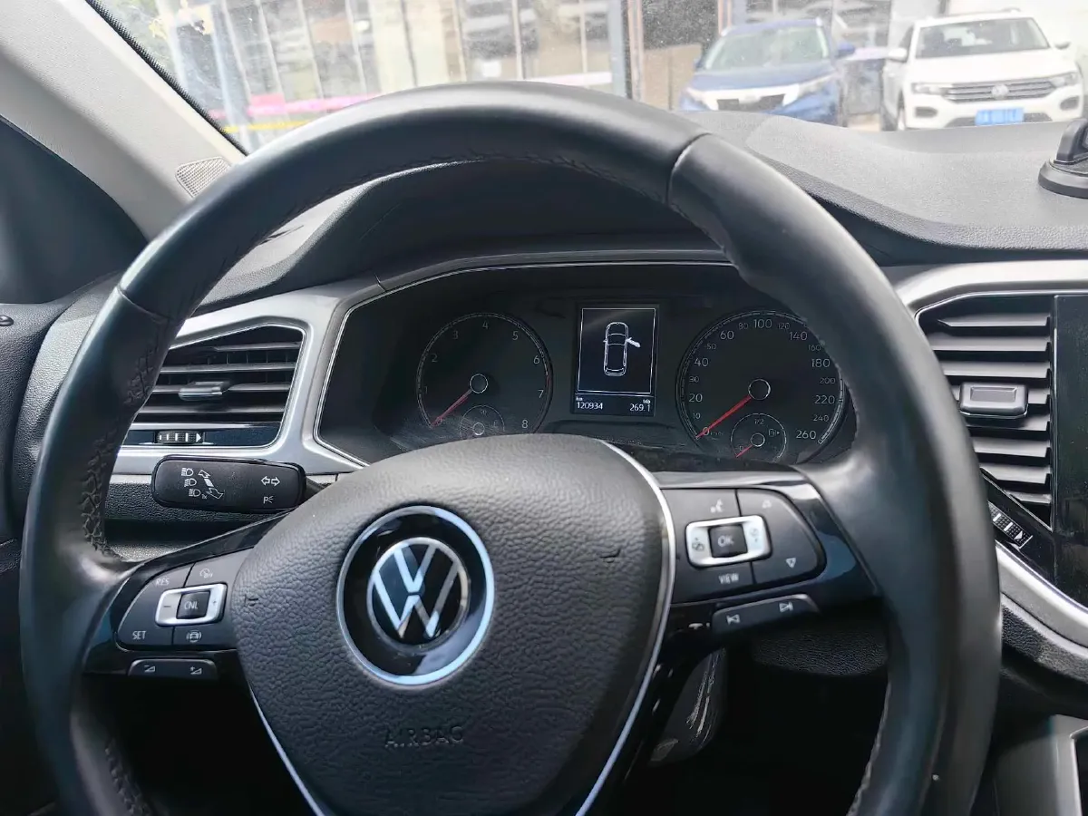 2023 Volkswagen T-Roc 1.4T 150HP L4 7DCT,autocango,china used car exporter,china ev exporter,chinese used car exporter,chinese used ev exporter