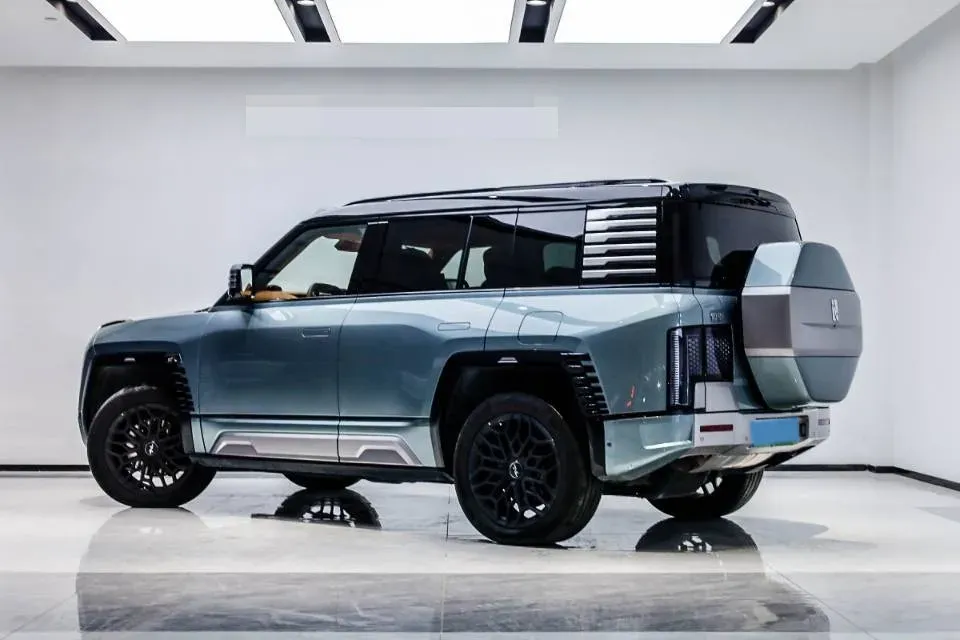 2023 YangWang U8 2.0T 272HP L4 REEV 49.05KWH,autocango,china used car exporter,china ev exporter,chinese used car exporter,chinese used ev exporter