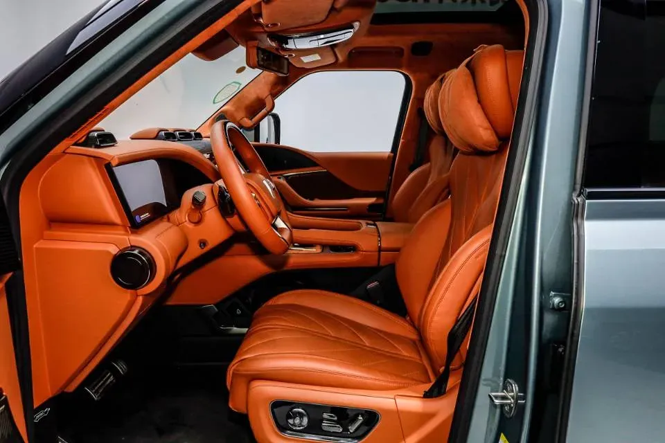 2023 YangWang U8 2.0T 272HP L4 REEV 49.05KWH,autocango,china used car exporter,china ev exporter,chinese used car exporter,chinese used ev exporter