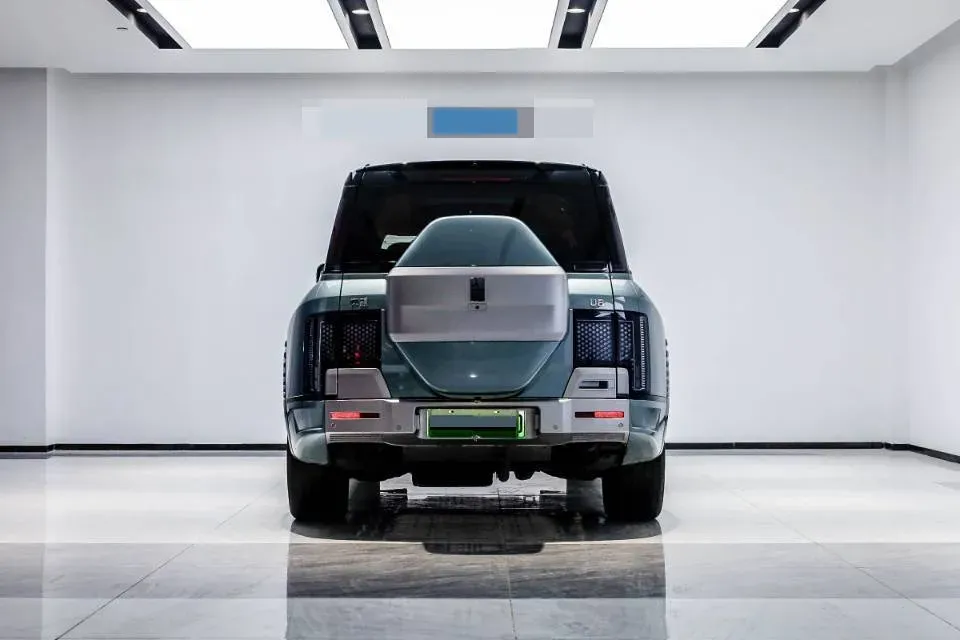 2023 YangWang U8 2.0T 272HP L4 REEV 49.05KWH,autocango,china used car exporter,china ev exporter,chinese used car exporter,chinese used ev exporter