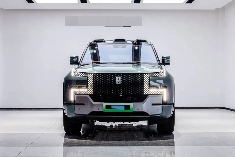 2023 YangWang U8 2.0T 272HP L4 REEV 49.05KWH,autocango,china used car exporter,china ev exporter,chinese used car exporter,chinese used ev exporter