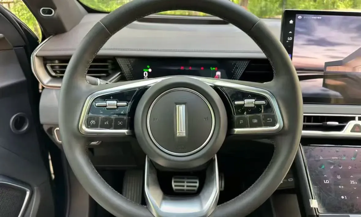 2023 WEY Mocha 1.5T 156HP L4 2DHT PHEV 34KWH,autocango,china used car exporter,china ev exporter,chinese used car exporter,chinese used ev exporter