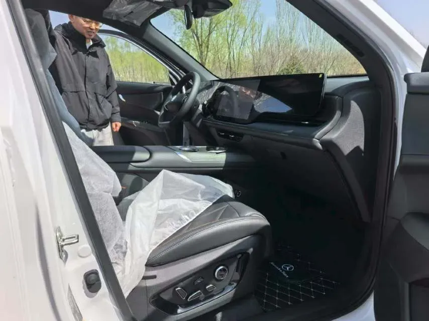 2025 ChangAn CS75 Plus 1.5T 192HP L4 8AT,autocango,china used car exporter,china ev exporter,chinese used car exporter,chinese used ev exporter