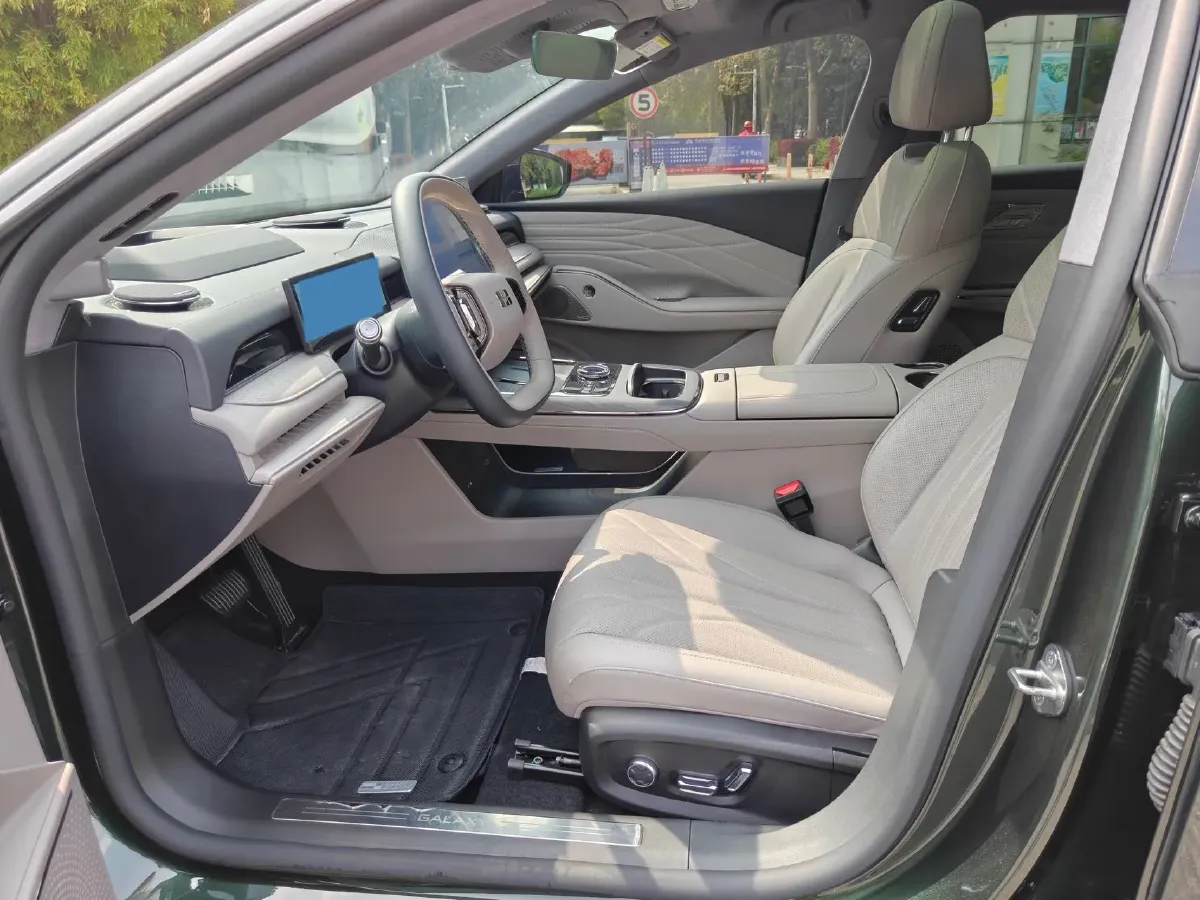 2025 Geely Galaxy Starshine 8 1.5T 163HP L4 3DHT PHEV 27.69KWH,autocango,china used car exporter,china ev exporter,chinese used car exporter,chinese used ev exporter