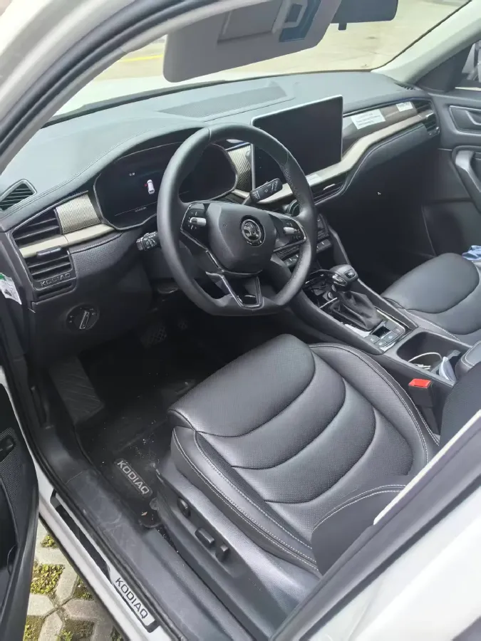 2022 Skoda Kodiak 2.0T 186HP L4 7DCT,autocango,china used car exporter,china ev exporter,chinese used car exporter,chinese used ev exporter
