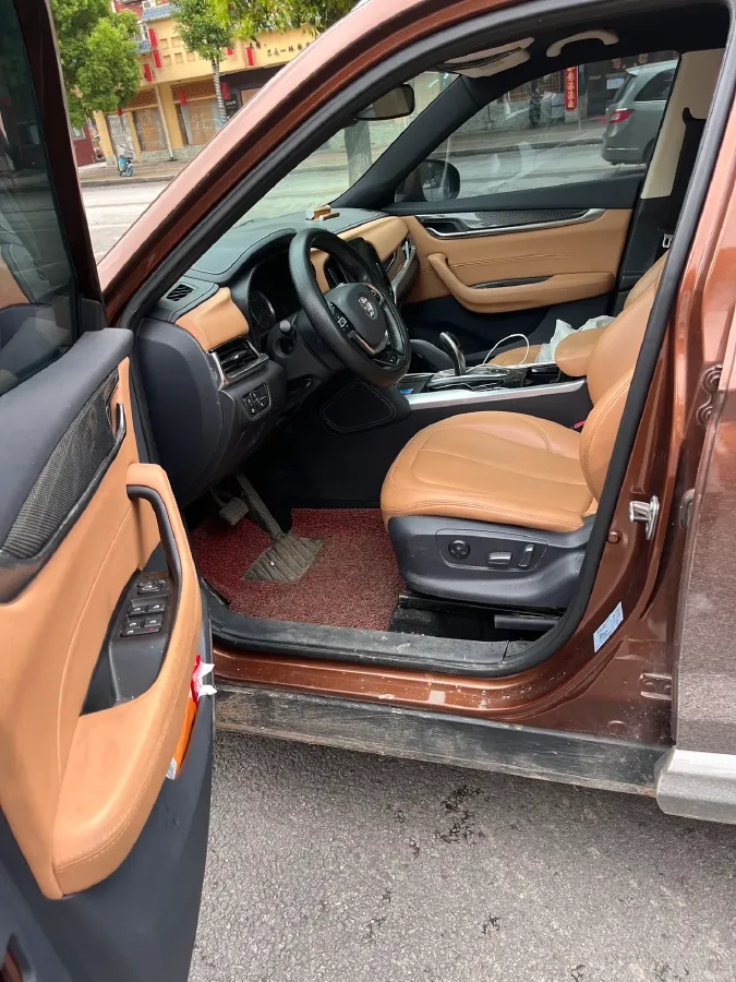 2018 Brilliance Auto V7 1.6T 204HP L4 7DCT,autocango,china used car exporter,china ev exporter,chinese used car exporter,chinese used ev exporter