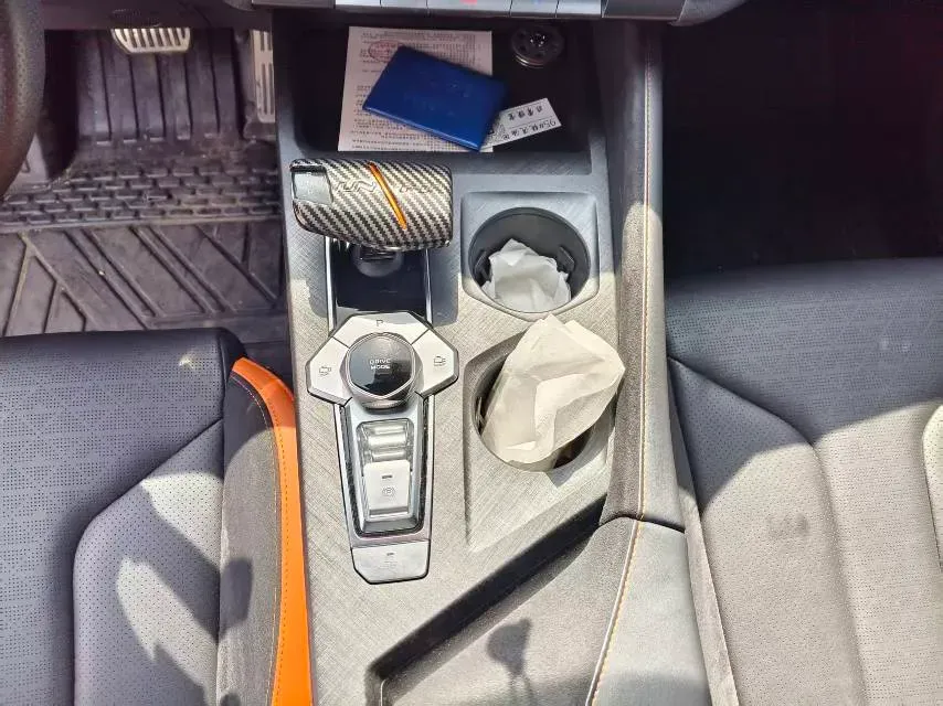 2022 ChangAn UNI-V 2.0T 233HP L4 8AT,autocango,china used car exporter,china ev exporter,chinese used car exporter,chinese used ev exporter