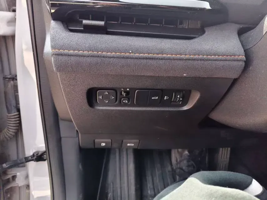 2022 ChangAn UNI-V 2.0T 233HP L4 8AT,autocango,china used car exporter,china ev exporter,chinese used car exporter,chinese used ev exporter