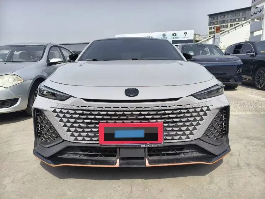 2022 ChangAn UNI-V 2.0T 233HP L4 8AT,autocango,china used car exporter,china ev exporter,chinese used car exporter,chinese used ev exporter