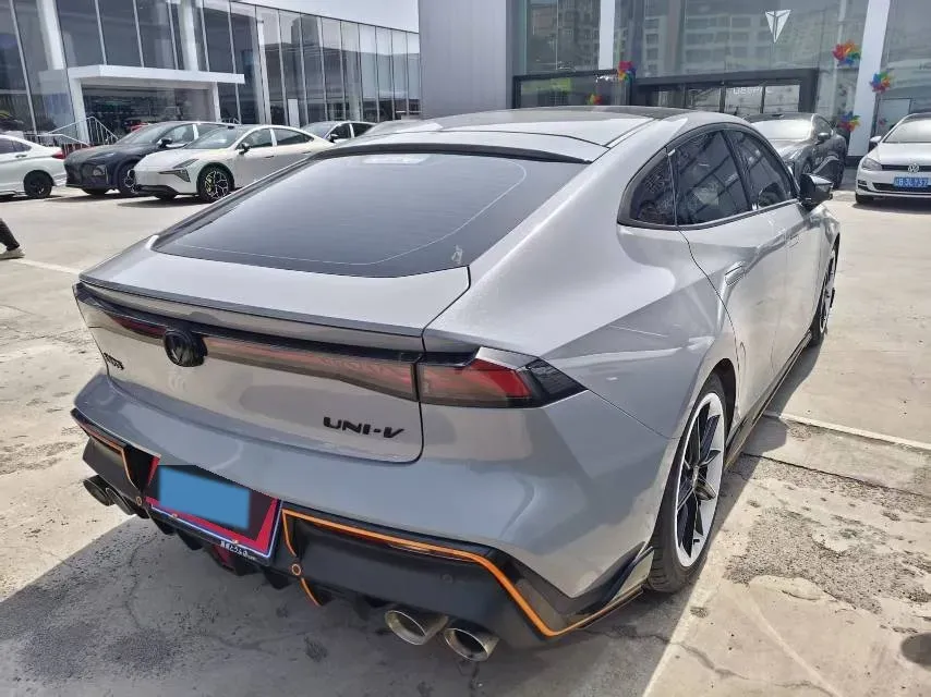 2022 ChangAn UNI-V 2.0T 233HP L4 8AT,autocango,china used car exporter,china ev exporter,chinese used car exporter,chinese used ev exporter