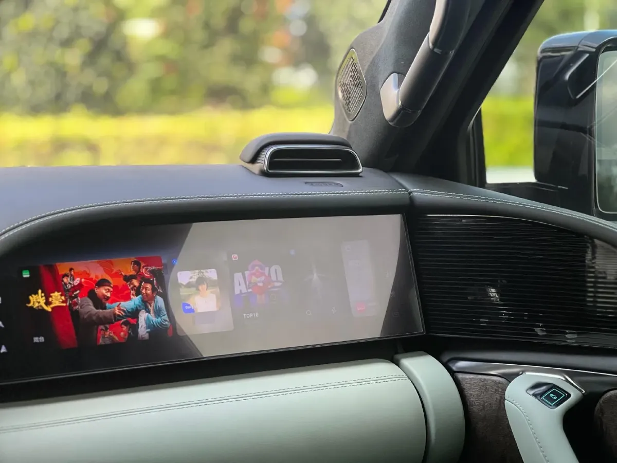 2024 YangWang U8 2.0T 272HP L4 REEV 49.05KWH,autocango,china used car exporter,china ev exporter,chinese used car exporter,chinese used ev exporter