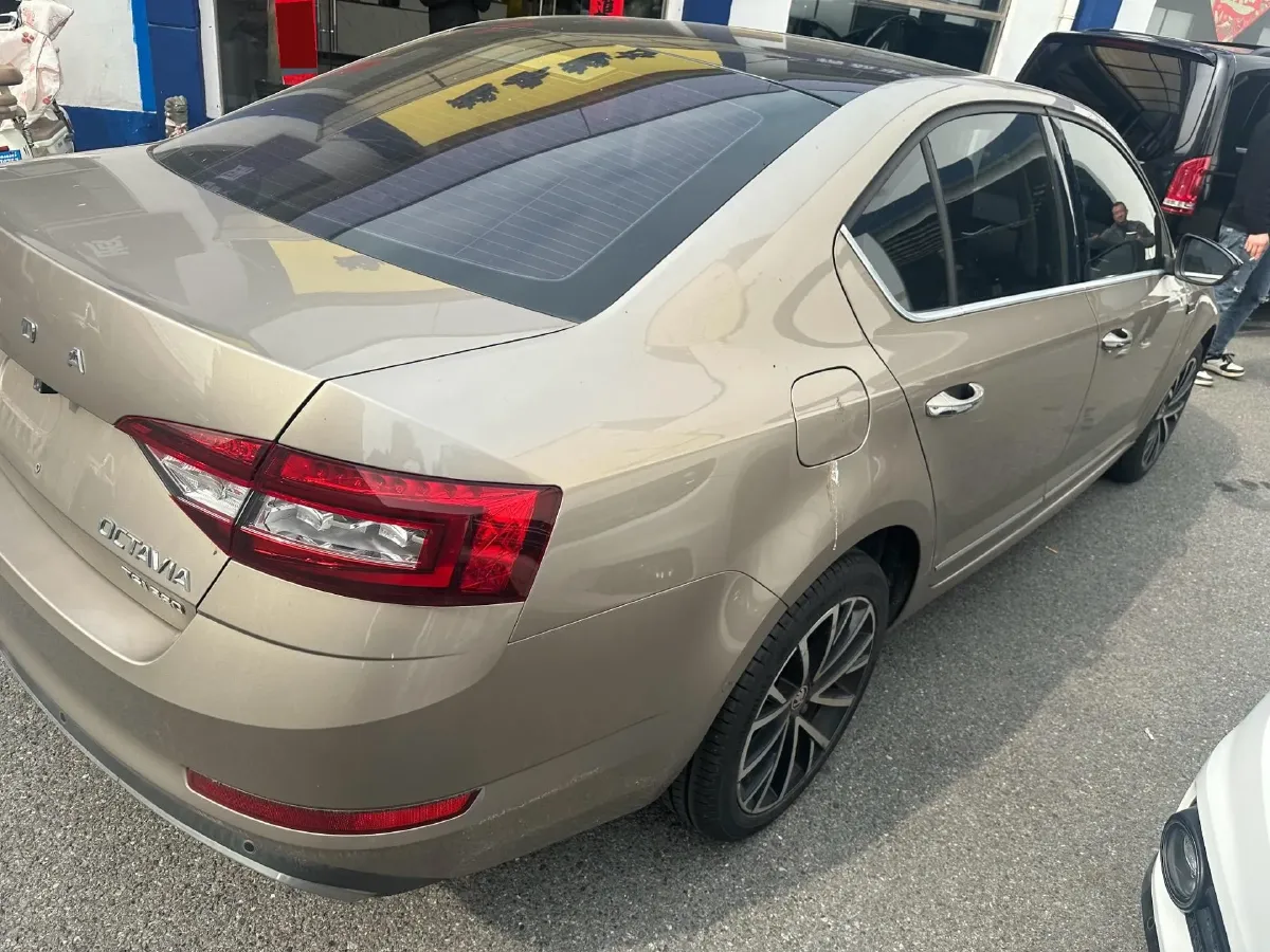2020 Skoda Octavia 1.4T 150HP L4 7DCT,autocango,china used car exporter,china ev exporter,chinese used car exporter,chinese used ev exporter