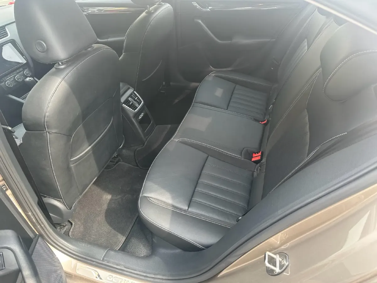 2020 Skoda Octavia 1.4T 150HP L4 7DCT,autocango,china used car exporter,china ev exporter,chinese used car exporter,chinese used ev exporter