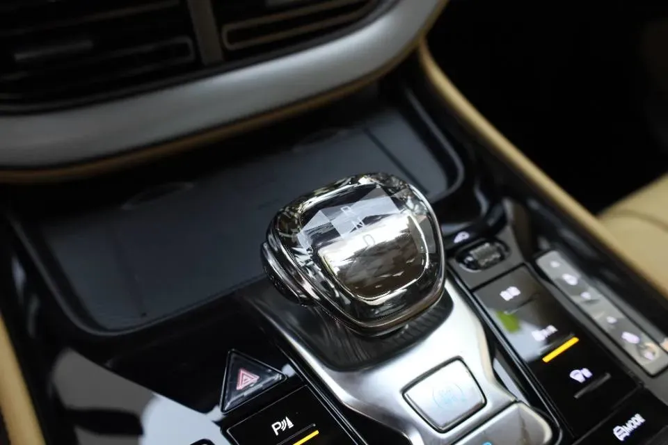 2025 Denza D9 1.5T 156HP L4 E-CVT PHEV 40KWH,autocango,china used car exporter,china ev exporter,chinese used car exporter,chinese used ev exporter