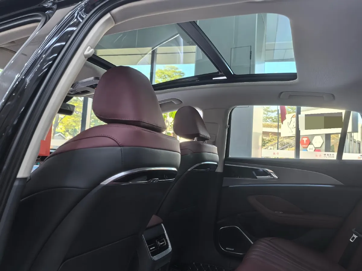 2023 HongQi H5 2.0T 224HP L4 8AT,autocango,china used car exporter,china ev exporter,chinese used car exporter,chinese used ev exporter