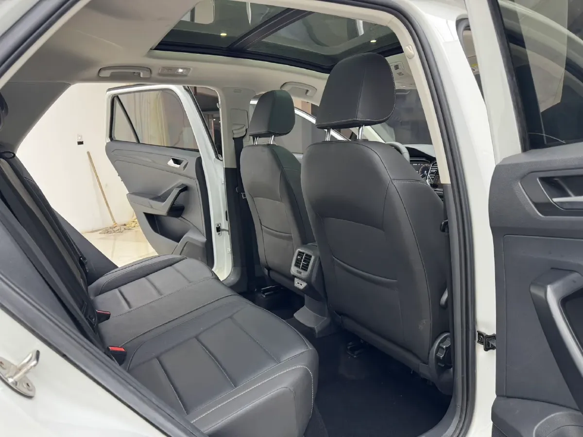 2021 Volkswagen T-Roc 1.4T 150HP L4 7DCT,autocango,china used car exporter,china ev exporter,chinese used car exporter,chinese used ev exporter