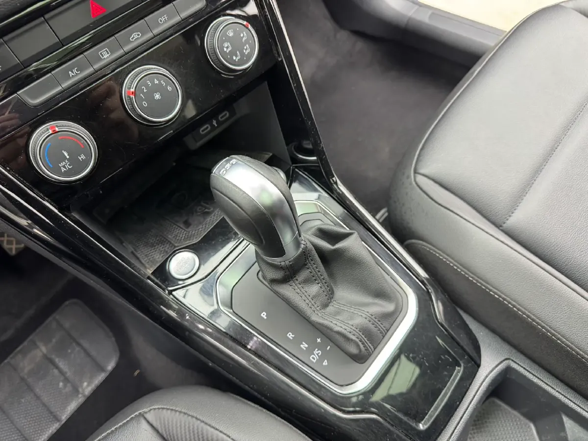 2021 Volkswagen T-Roc 1.4T 150HP L4 7DCT,autocango,china used car exporter,china ev exporter,chinese used car exporter,chinese used ev exporter