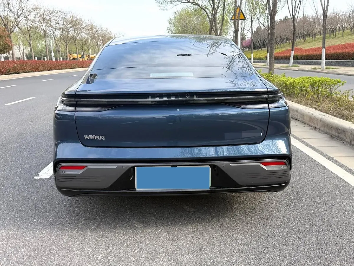 2025 Geely Galaxy Starshine 8 1.5T 163HP L4 3DHT PHEV 27.69KWH,autocango,china used car exporter,china ev exporter,chinese used car exporter,chinese used ev exporter