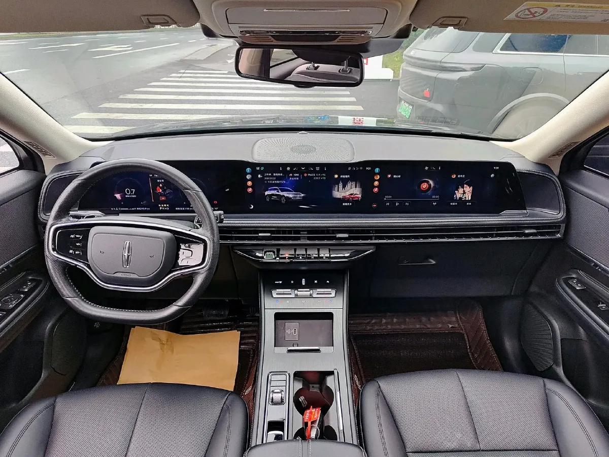 2023 Lincoln Corsair 2.0T 261HP L4 8AT,autocango,china used car exporter,china ev exporter,chinese used car exporter,chinese used ev exporter