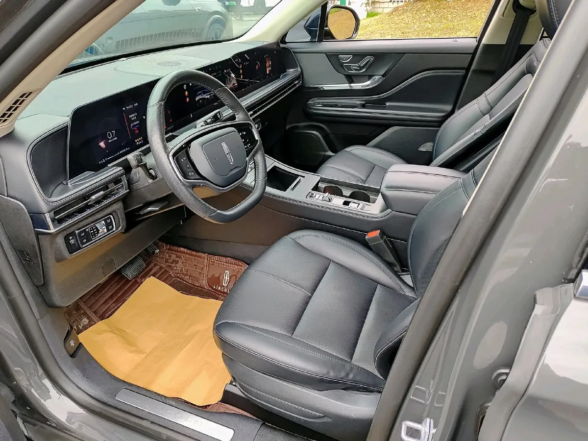 2023 Lincoln Corsair 2.0T 261HP L4 8AT,autocango,china used car exporter,china ev exporter,chinese used car exporter,chinese used ev exporter