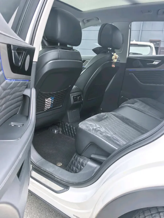 2022 HongQi HS5 2.0T 224HP L4 6AT,autocango,china used car exporter,china ev exporter,chinese used car exporter,chinese used ev exporter