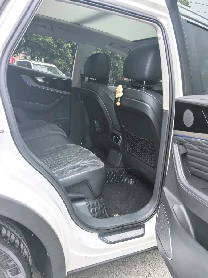 2022 HongQi HS5 2.0T 224HP L4 6AT,autocango,china used car exporter,china ev exporter,chinese used car exporter,chinese used ev exporter