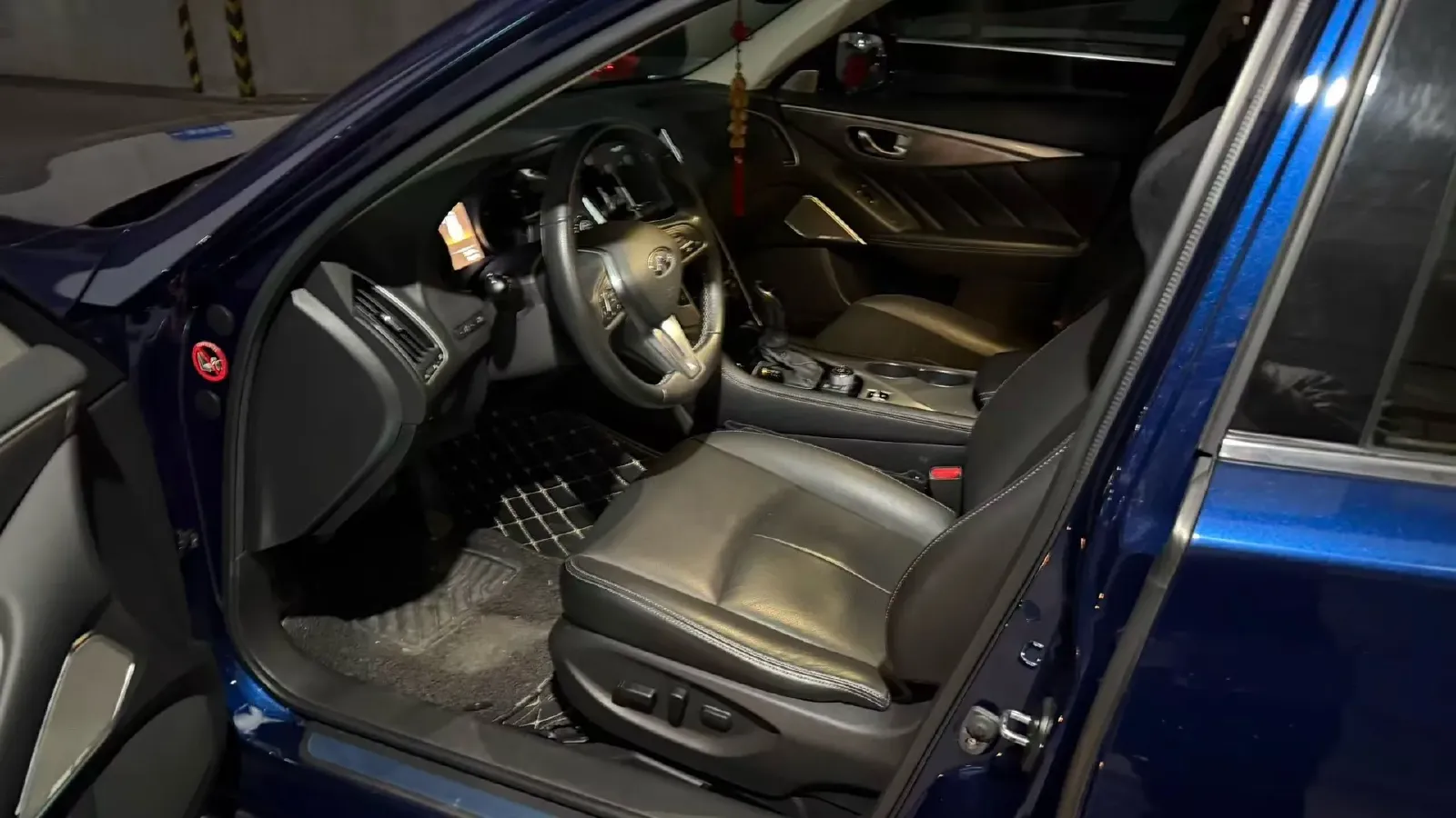 2018 Jeep Grand Commander 2.0T 265HP L4 9AT,autocango,china used car exporter,china ev exporter,chinese used car exporter,chinese used ev exporter