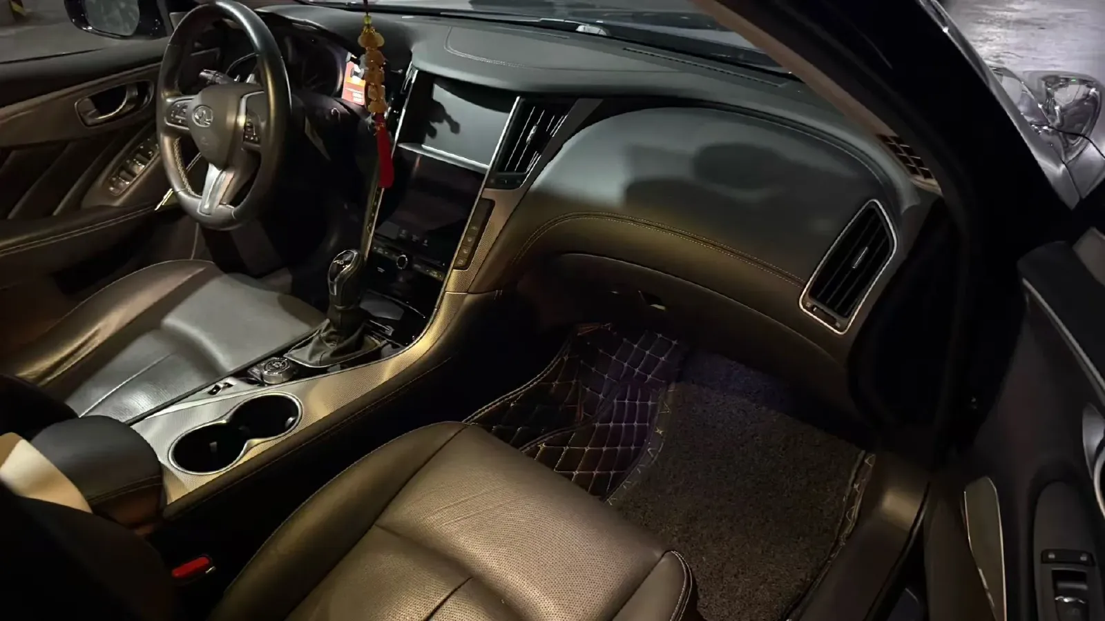 2018 Jeep Grand Commander 2.0T 265HP L4 9AT,autocango,china used car exporter,china ev exporter,chinese used car exporter,chinese used ev exporter