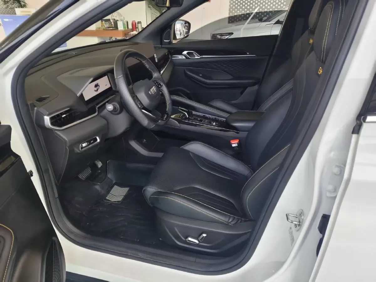 2025 Geely Coolray 1.5T 181HP L4 7DCT,autocango,china used car exporter,china ev exporter,chinese used car exporter,chinese used ev exporter