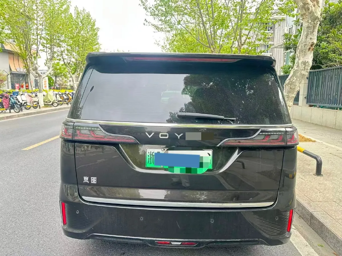 2025 Voyah Dream 1.5T 150HP L4 PHEV 41.7KWH,autocango,china used car exporter,china ev exporter,chinese used car exporter,chinese used ev exporter
