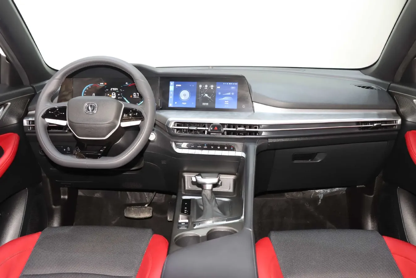 2023 ChangAn CS35 Plus 1.4T 160HP L4 7DCT,autocango,china used car exporter,china ev exporter,chinese used car exporter,chinese used ev exporter